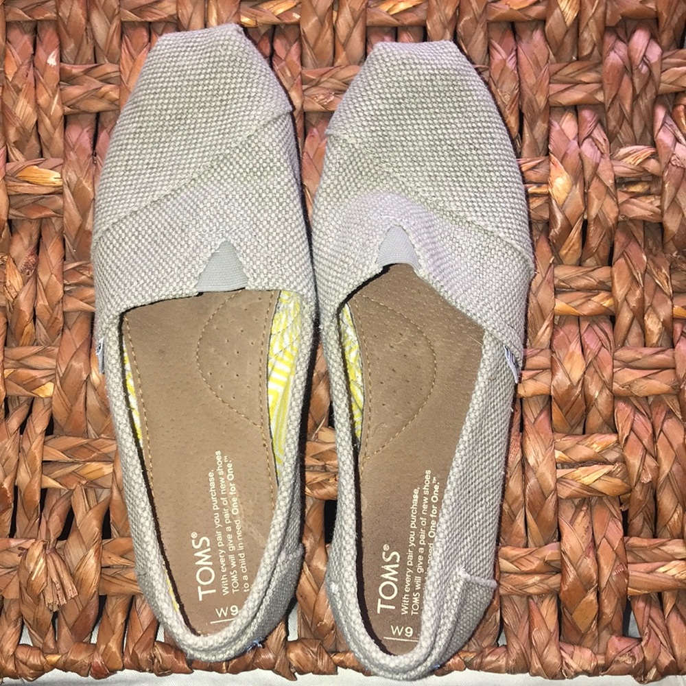 TOMS - Picture 2 of 6
